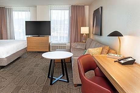 1 King Studio Suite Comm Access