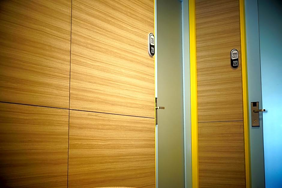Borough Capsule Hostel Bali