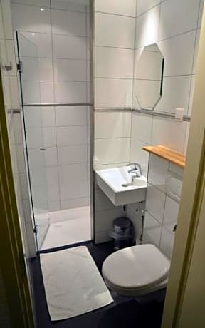 Basic Single Room with Shared Bathroom