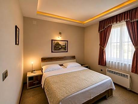 Superior One-Bedroom Apartment