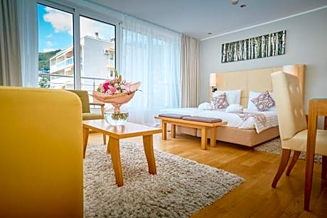 Junior Suite with Garden View