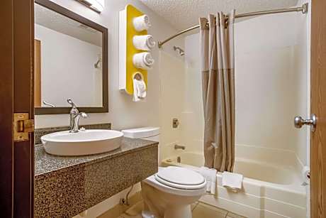 Deluxe King Room - Non-Smoking