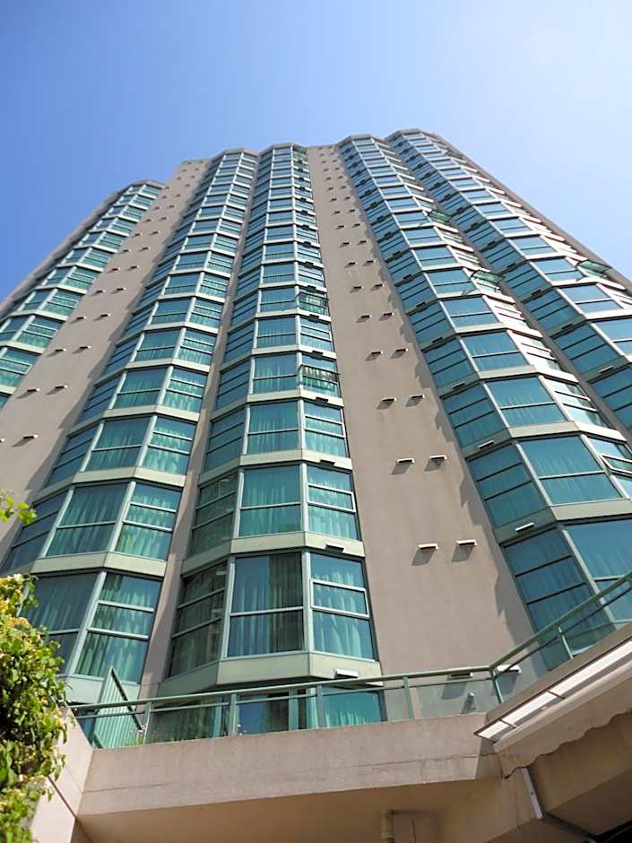 Rosedale On Robson Suite Hotel