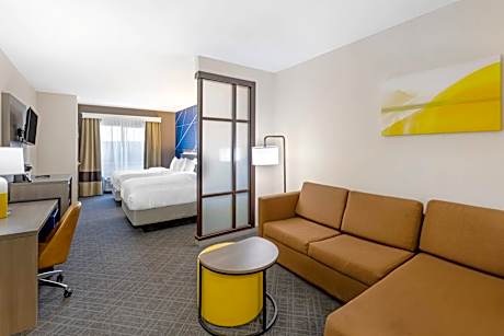 2 Queen Beds, Suite, Nonsmoking