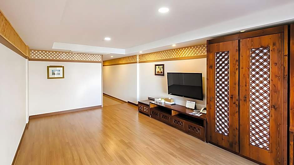 Gyeongju GG Tourist Hotel