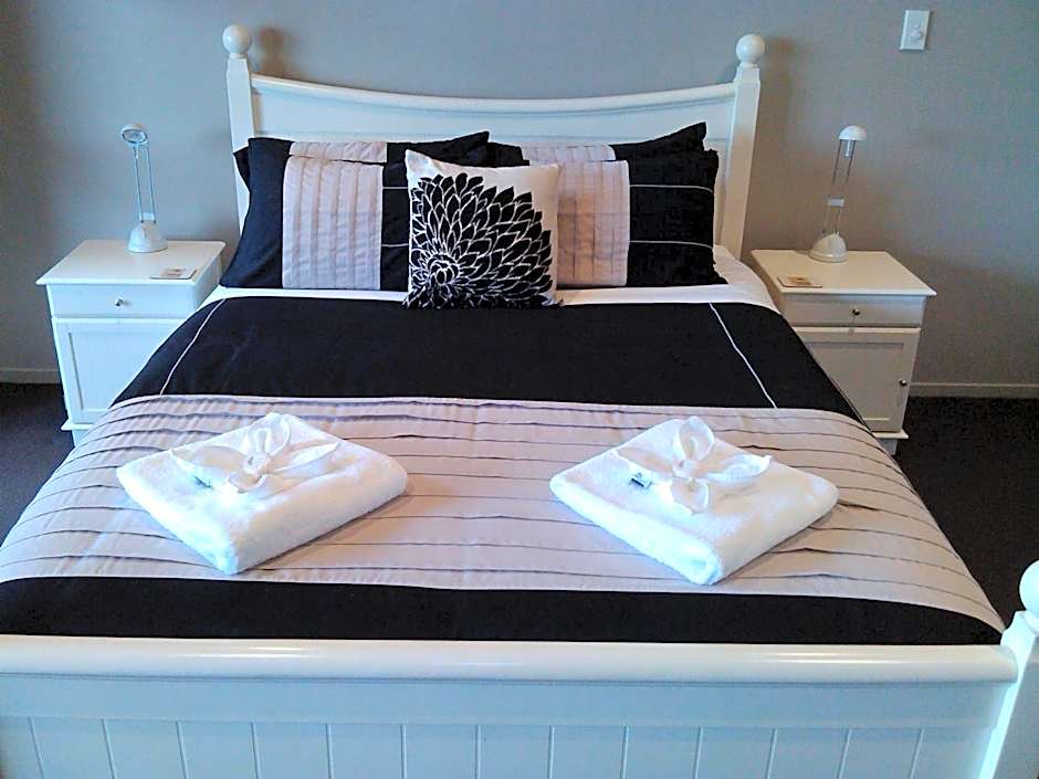 Sovereign Pier On The Waterways