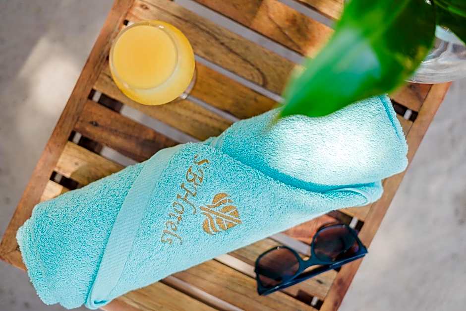 Papagayo Golden Palms Beachfront Hotel
