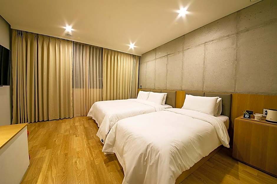 Zdjęcie 1 z 4 — Deluxe 2 Beds