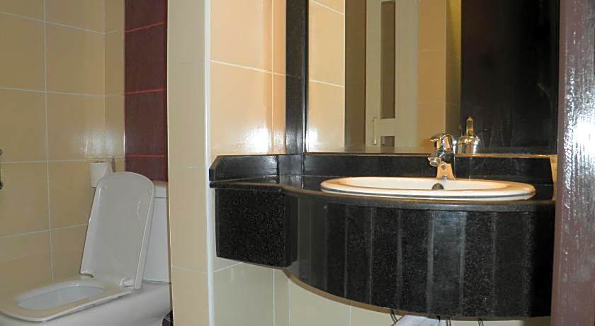 Marina Royal Hotel Suite