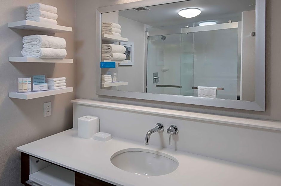 Hampton Inn By Hilton Boston-Logan Airport