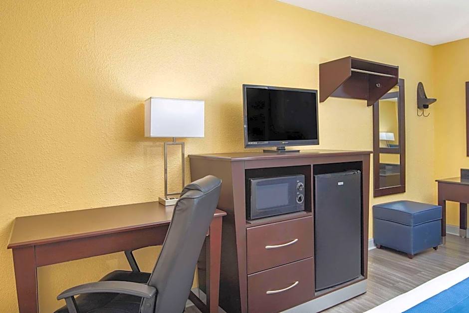 Days Inn by Wyndham Muscle Shoals Florence