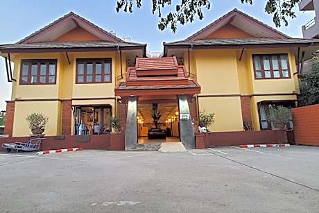 Yellow Tique Hotel