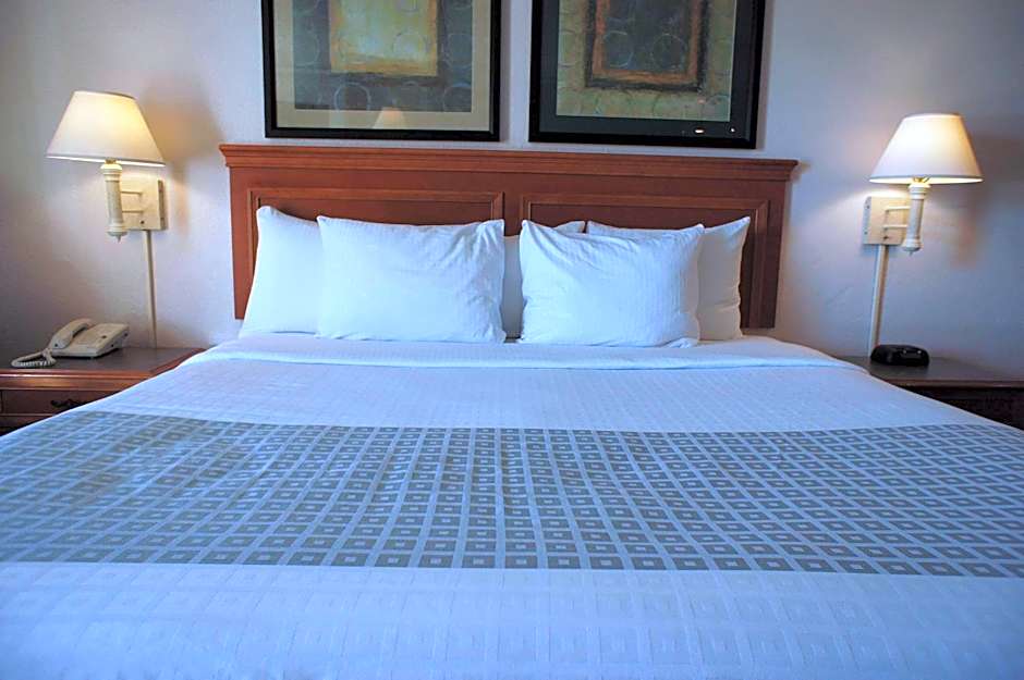 La Quinta Inn & Suites by Wyndham Albuquerque Airport