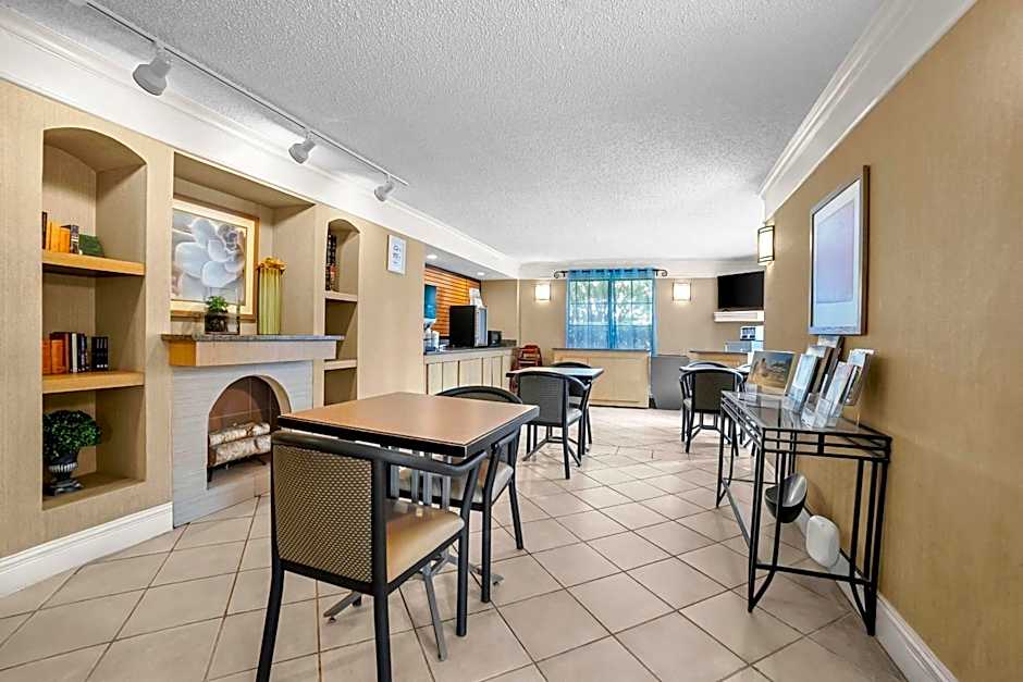 Howard Johnson by Wyndham Columbus Fort Benning