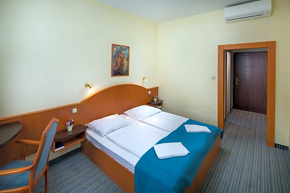 Benczur Hotel