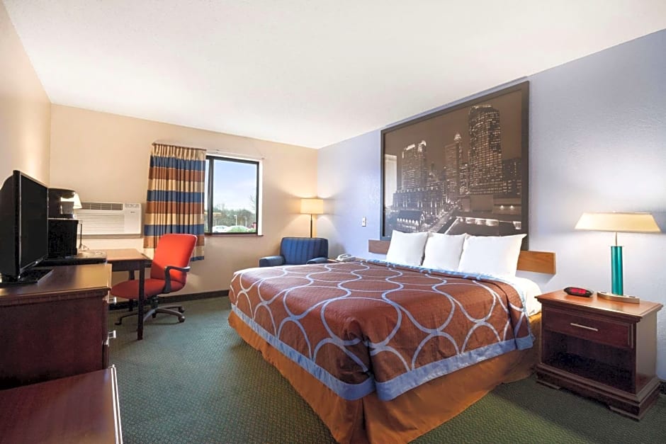 Super 8 by Wyndham Charlotte University