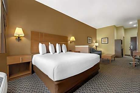Best Western Plus Shamrock Inn & Suites