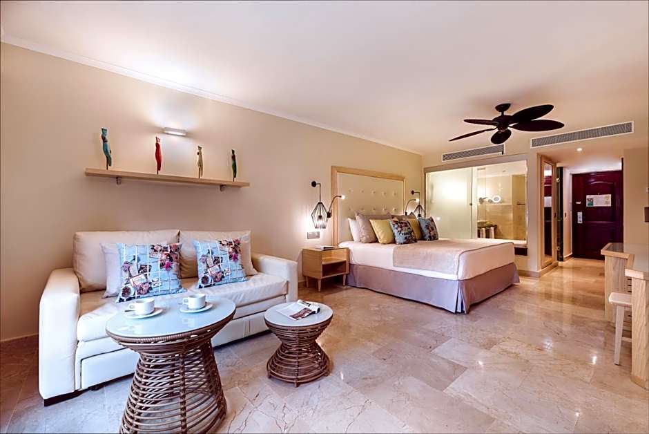 Photo 1 of 4 of Junior Suite, Ocean View