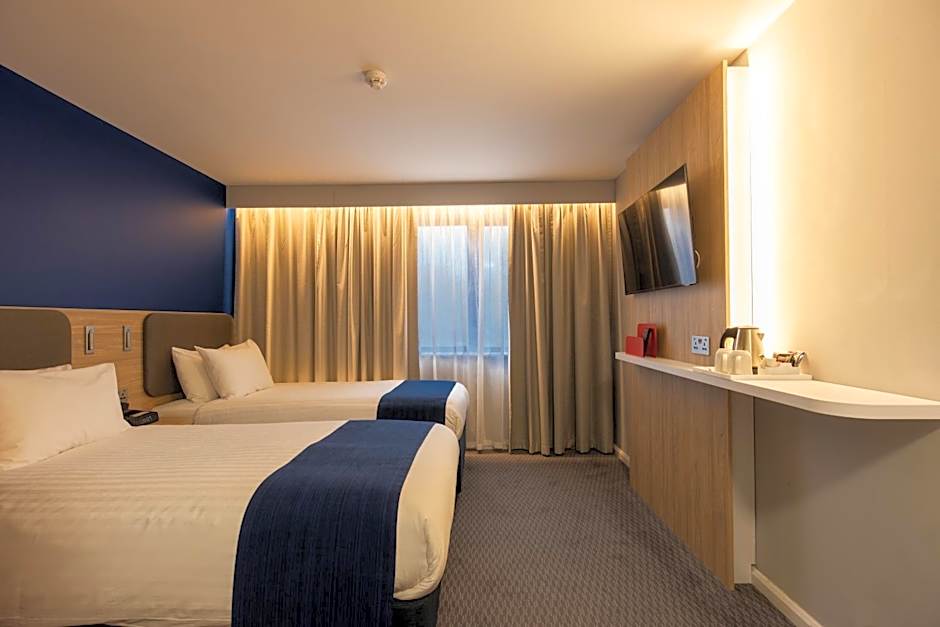 Holiday Inn Express Poole By IHG