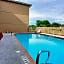 Super 8 by Wyndham Temple I-35