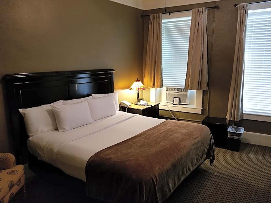 1905 Basin Park Hotel