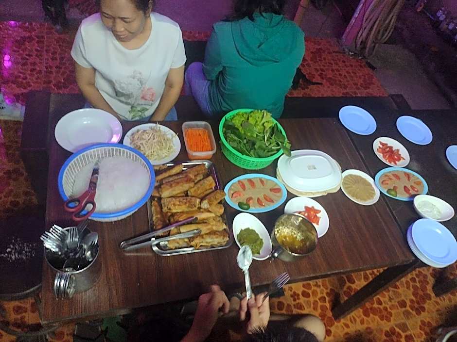 Mae Sot Commune and Camping 