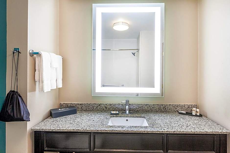 La Quinta Inn & Suites by Wyndham Midland North