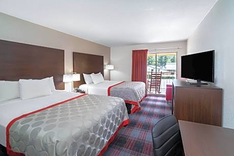 Queen Room with Two Queen Beds and Mountain View - Non-Smoking