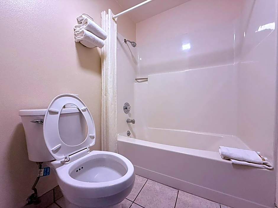 Hardin Lodge By Capital O Little Bighorn Battlefield I-90