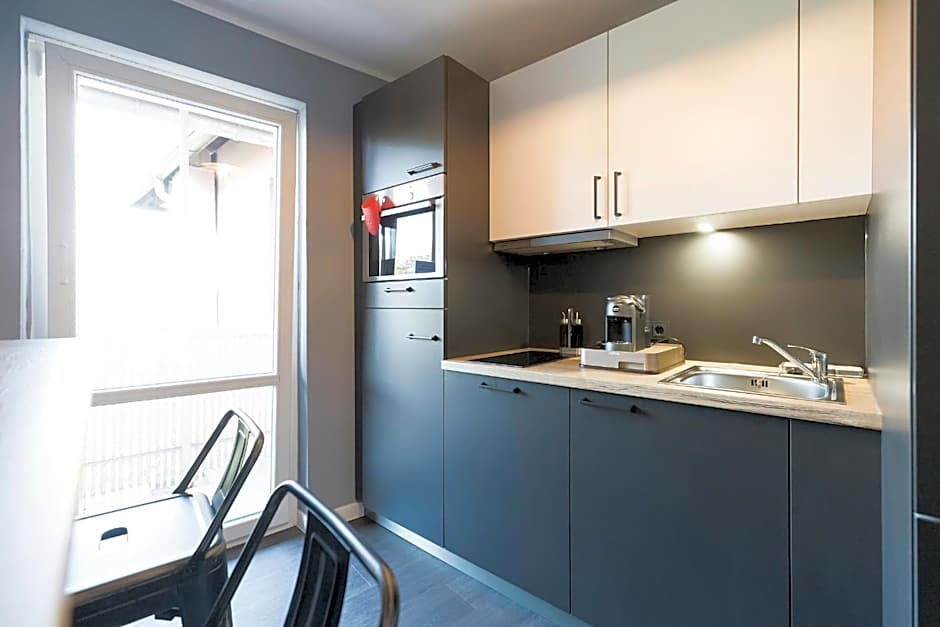 Riverview Apartments by dasPaul