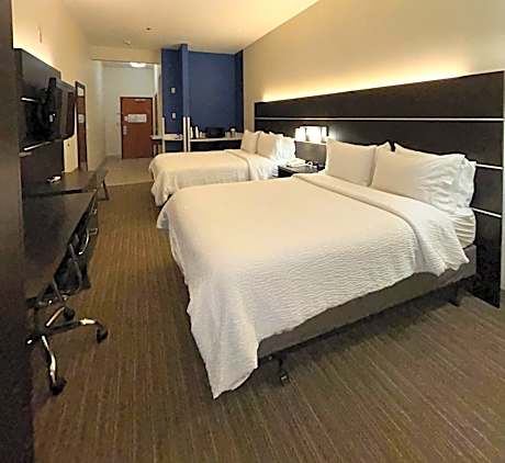 Queen Room with Two Queen Beds - Mobility Access Tub/Non-Smoking