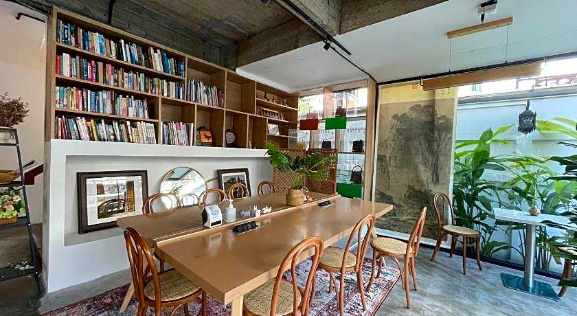 YOLO Bangkok Boutique Hotel