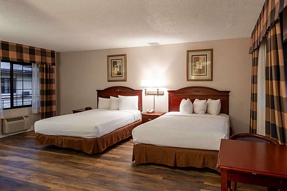 Studio City Court Yard Hotel