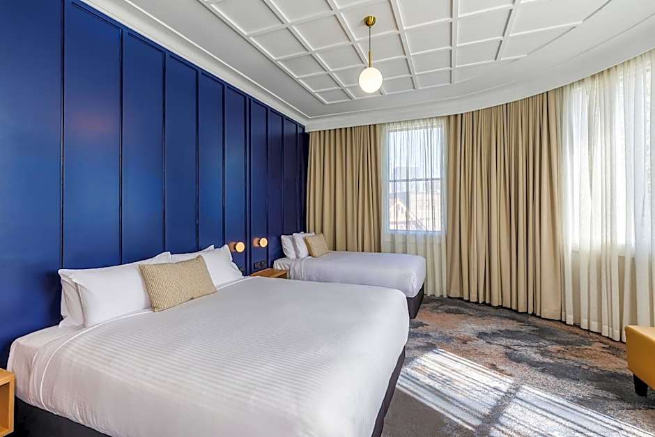 Royal Exhibition Hotel