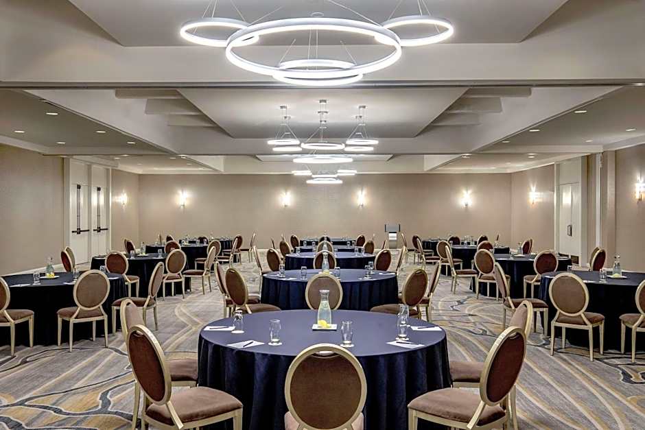DoubleTree By Hilton Hotel And Conference Center Chicago North Shore