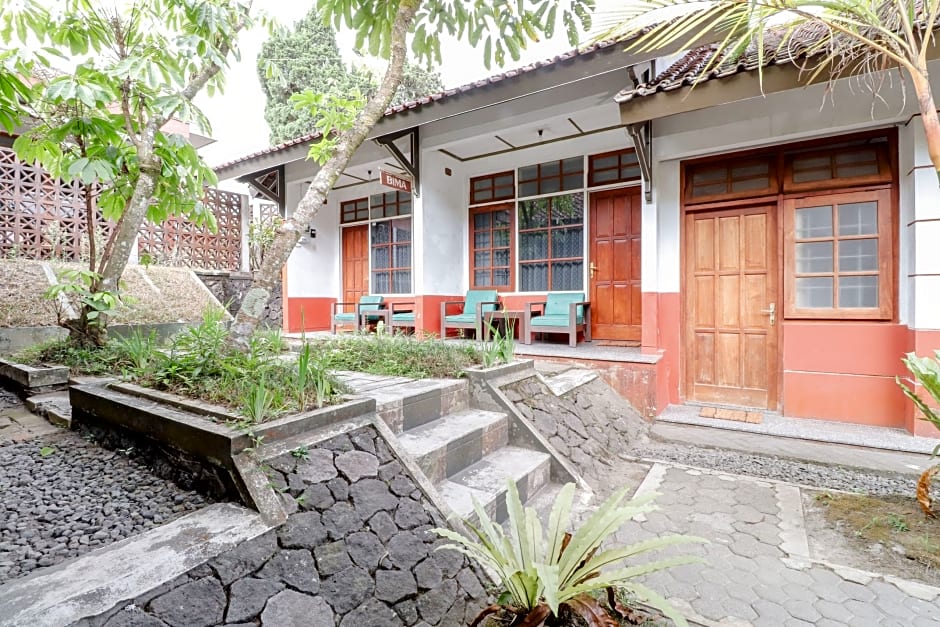 Satriafi Hotel by ZUZU