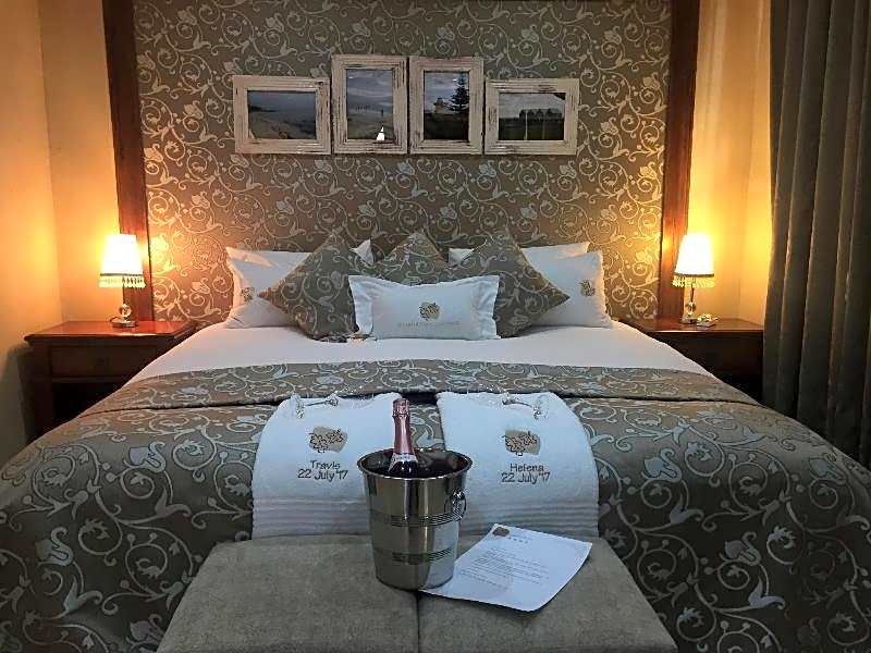 2 Leafed Doors Guesthouse