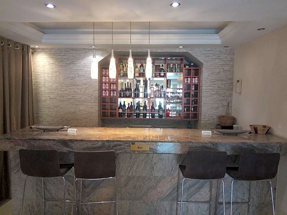 Pearl Gate Hotel