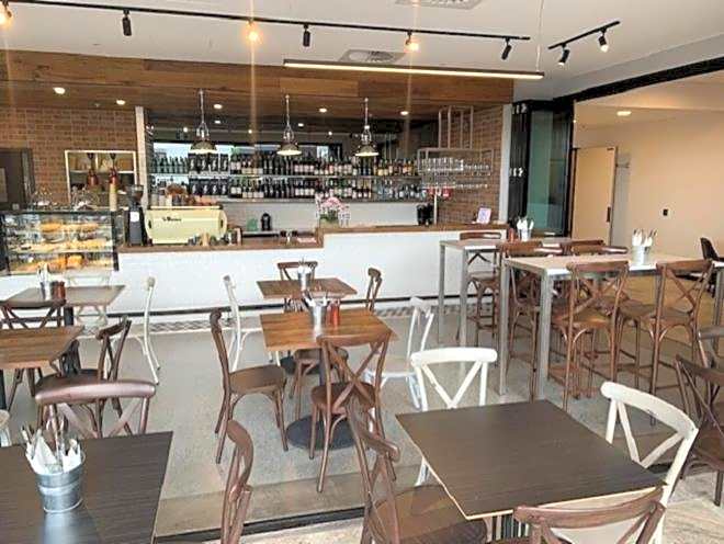 Essence Suites Taringa