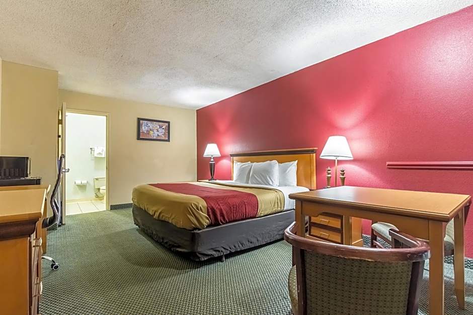 Photo 1 of 3 of 1 King Bed, Nonsmoking