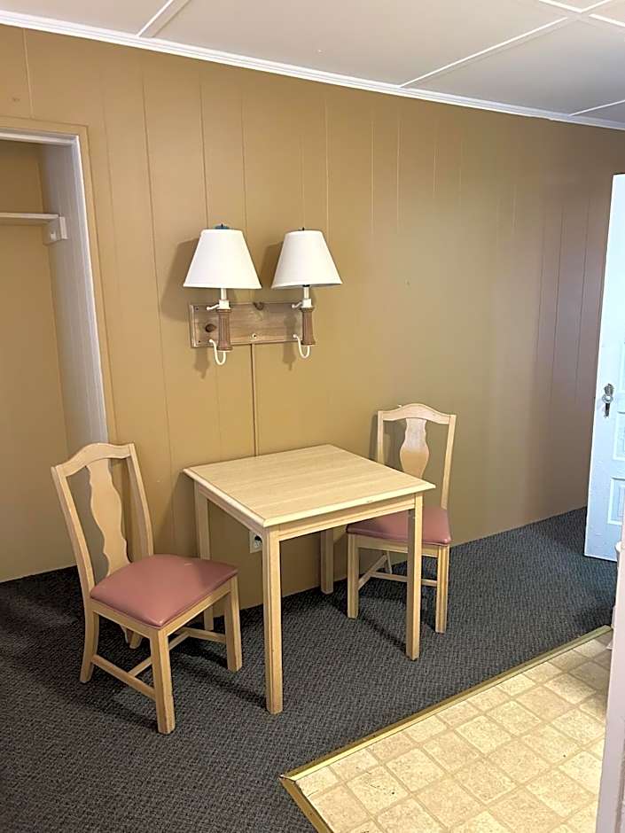 The Admiral Hotel/Motel