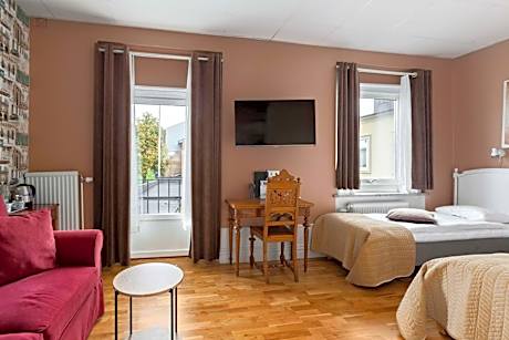 1 Queen Bed, Non-Smoking, Free Internet, Full Breakfast