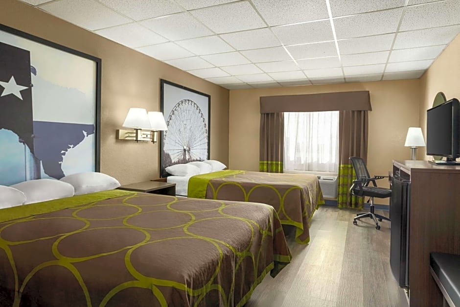 Super 8 by Wyndham Gainesville TX