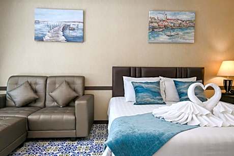 Deluxe Pool Access Double Room