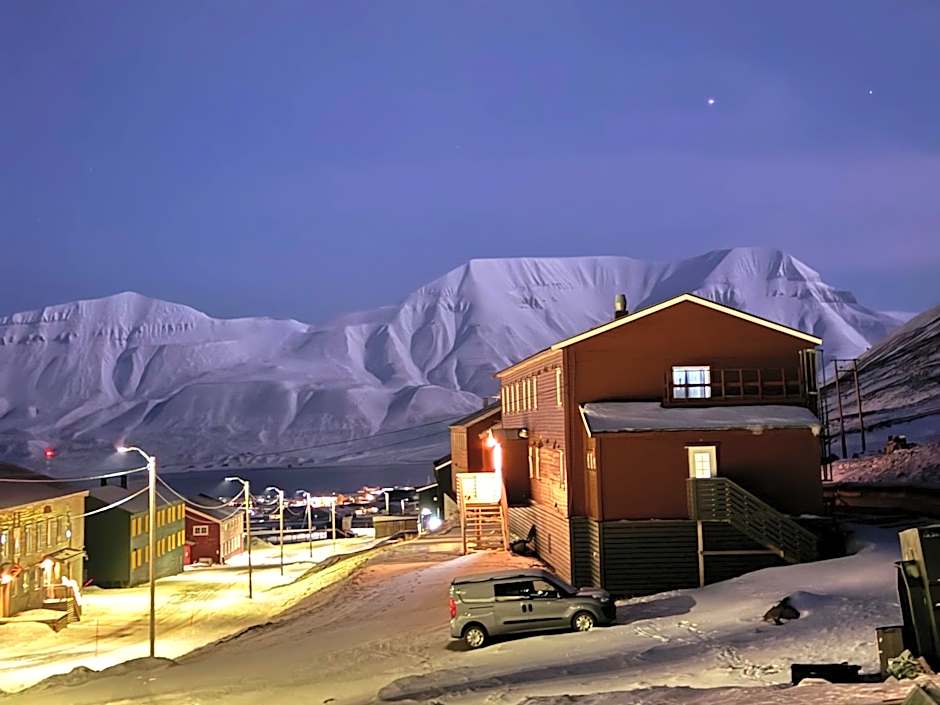 Gjestehuset 102 - your home away from home!