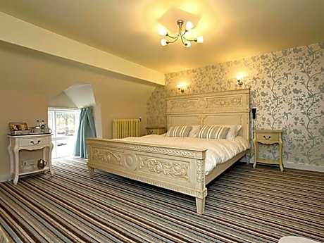 The Hand at Llanarmon