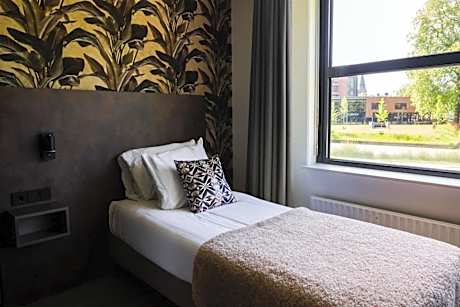 Single Deluxe Room