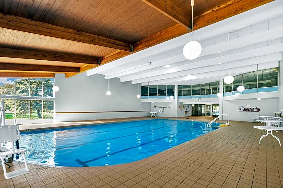 Eastland Suites Hotel & Conference Center By OYO Urbana