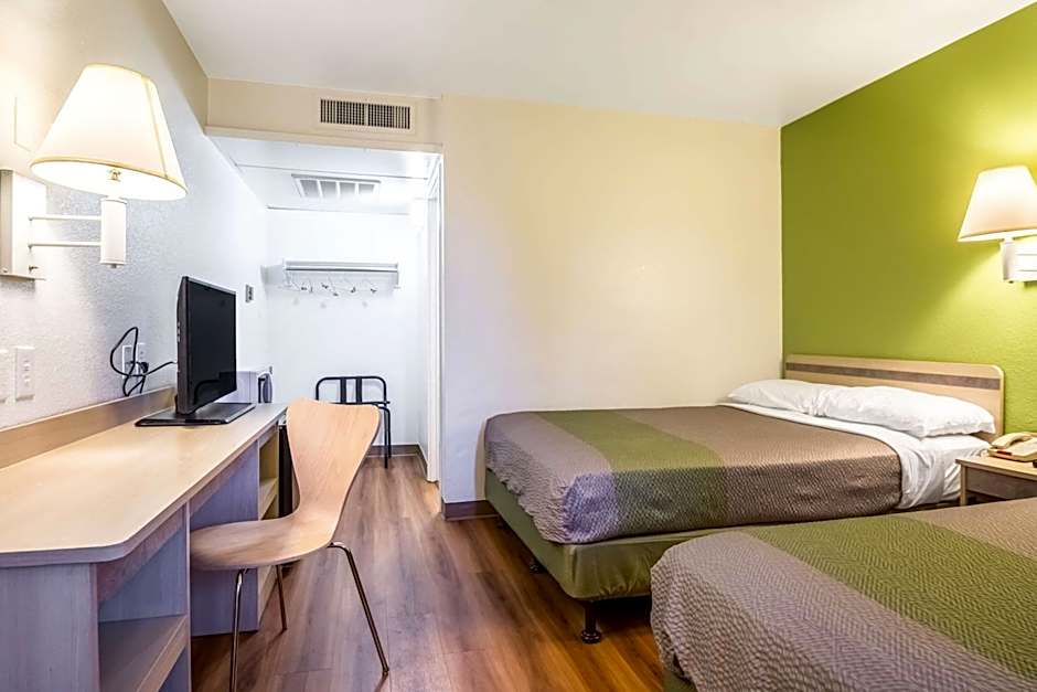 Motel 6-Pueblo, CO - I-25