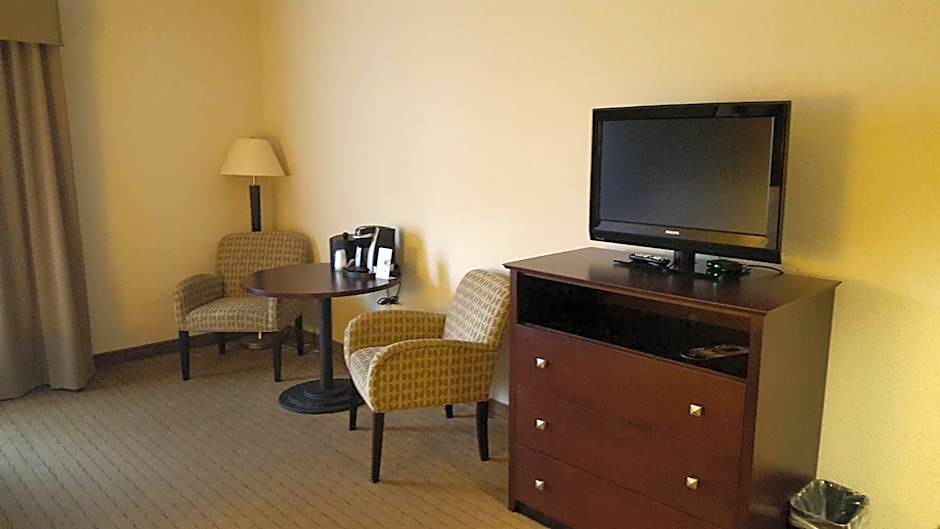 Holiday Inn Express Hotel & Suites Antigo By IHG